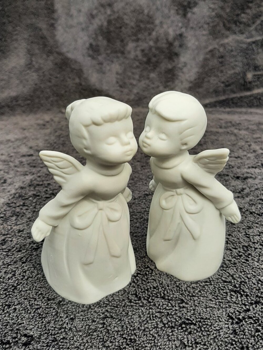 Vintage Kissing Angels Unpainted Bisque. Made in Japan 3.5"